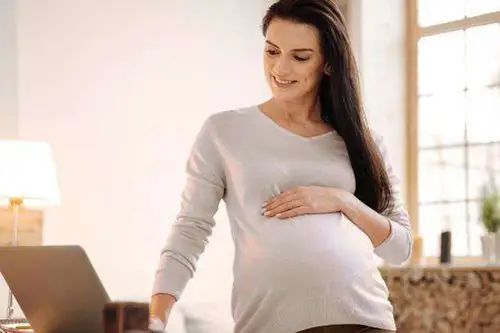 不过,若是孕妈在肚子发硬时,还感觉到其他明显的不适,例如感觉分泌物