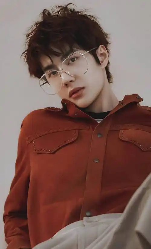 只要角度找的对,王一博也能艳压肖战!网友:再见,小吴!_小舞_照片_气质