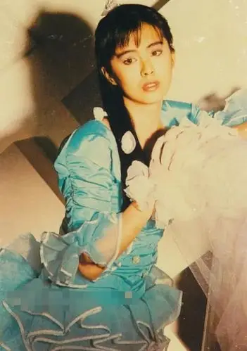 明星们的老照片年轻时的赵雅芝扮萝莉的王祖贤张张引人回忆