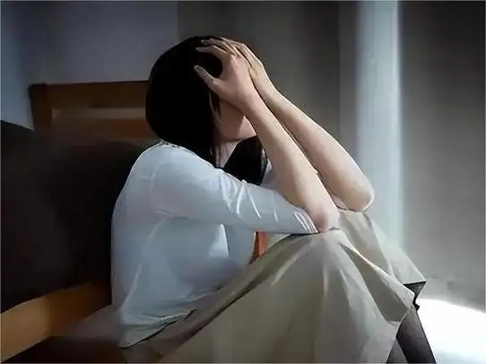 我辛苦赚钱养人鱼男友他却出轨我转身离去他竟又跪求我回去