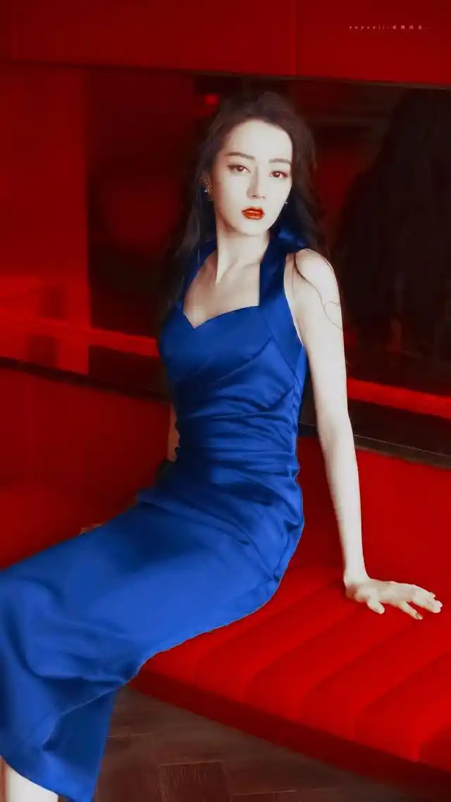 迪丽热巴壁纸:神秘面纱的背后,是一个美貌和智慧并存的女孩子