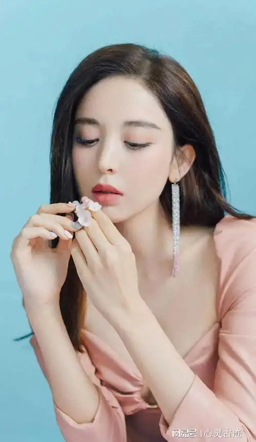 古力娜扎写真其实我很想问问你有没有那么一瞬间你也心疼我