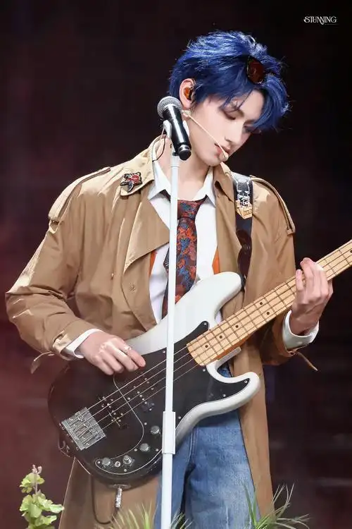 啊啊啊啊朱志鑫 一次比一次惊艳的演唱会造型舞台的神!