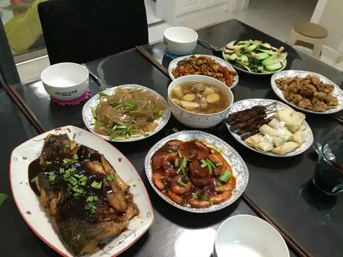 我们收集了各地盆友的年夜饭照片,这就是舌尖上的除夕!
