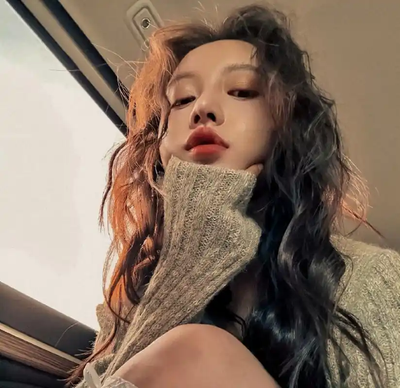 清纯甜美,娇嗔欲滴的#姜贞羽# 容颜秀美,可爱迷人,少女感十足.