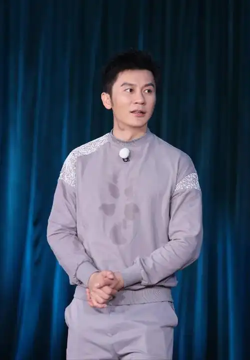 《奔跑吧》李晨在节目中说"女生是累赘"引发热议,原因是在跑男中