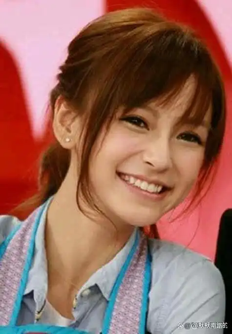 杨颖(angelababy)一直以来都备受公众关注,她出道多年以来在娱乐圈的