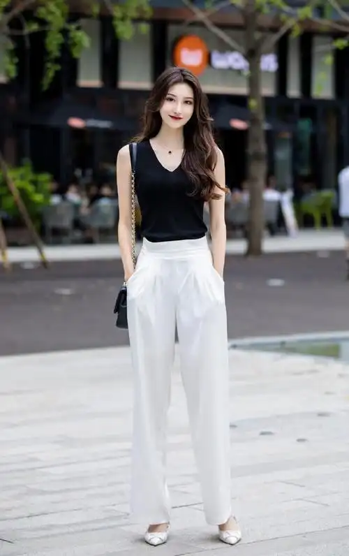 白色仙女裤搭配高跟鞋轻松气质出尘看着就舒服