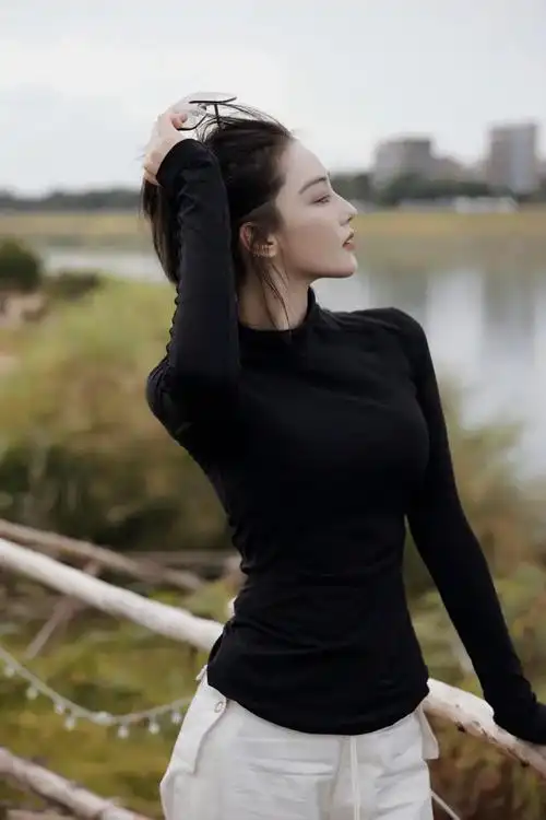 回顾演员张馨予:嫁何捷当军嫂,婚后生一女,日子红红火火有滋味