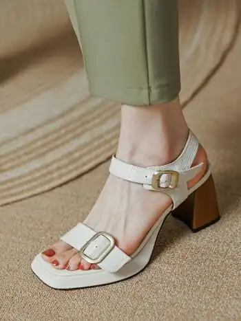 莫琳蔓品牌2022夏新款复古方头露趾一字带高跟凉鞋女简约粗跟脚腕绊带