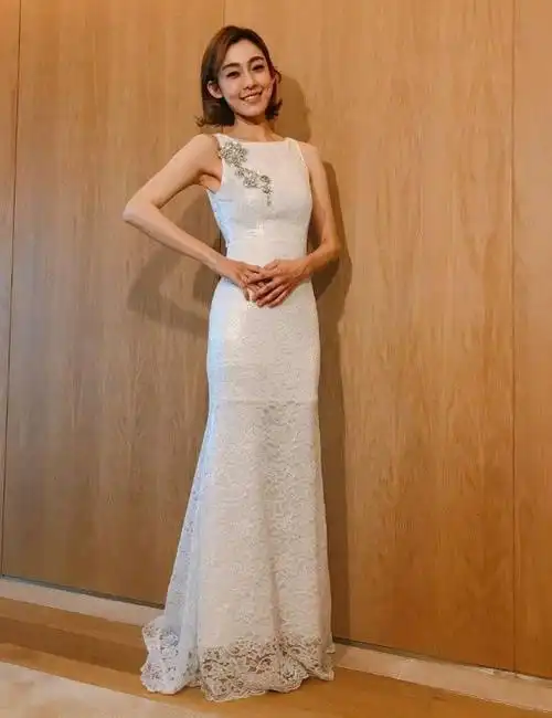 范玮琪太厉害生了2个孩子穿包臀裙还这么好看撑破裙子不存在的