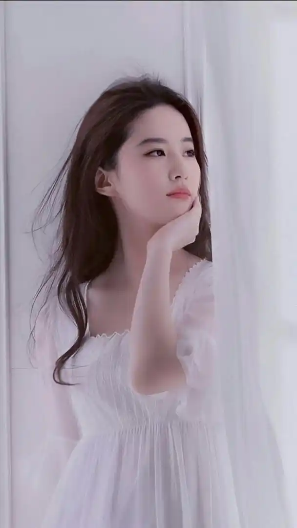 "神仙姐姐"刘亦菲的颜值高得让人过目难忘,这个称号不是白叫的