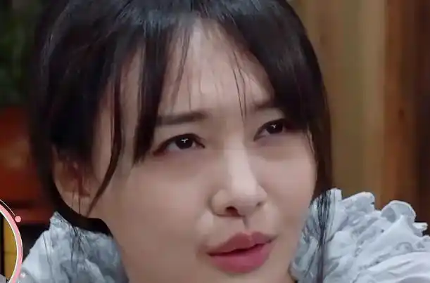 节目组没给郑爽开滤镜,割双眼皮"刀疤"明显!没化妆真hold不住