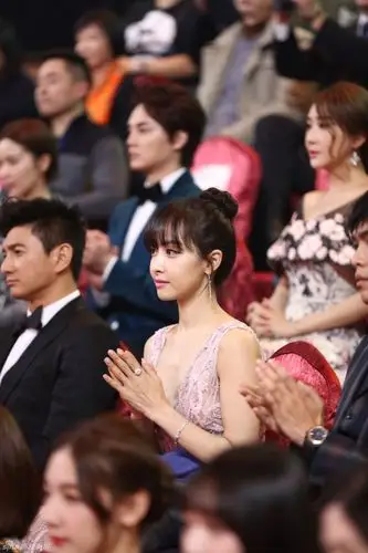 组图:国剧盛典唐嫣罗晋虐狗 李易峰实力卖萌_高清图集_新浪网