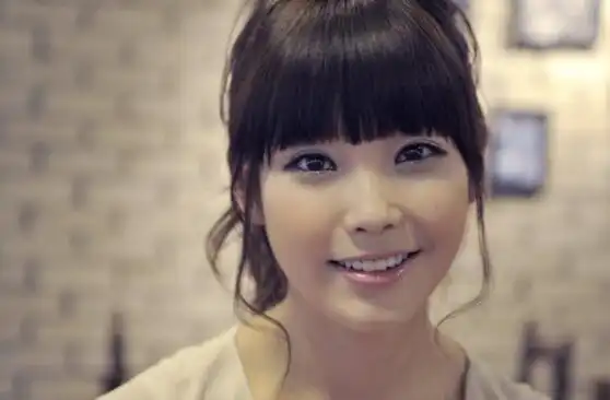 图揭露iu李智恩出道前照片承认整容引起关注