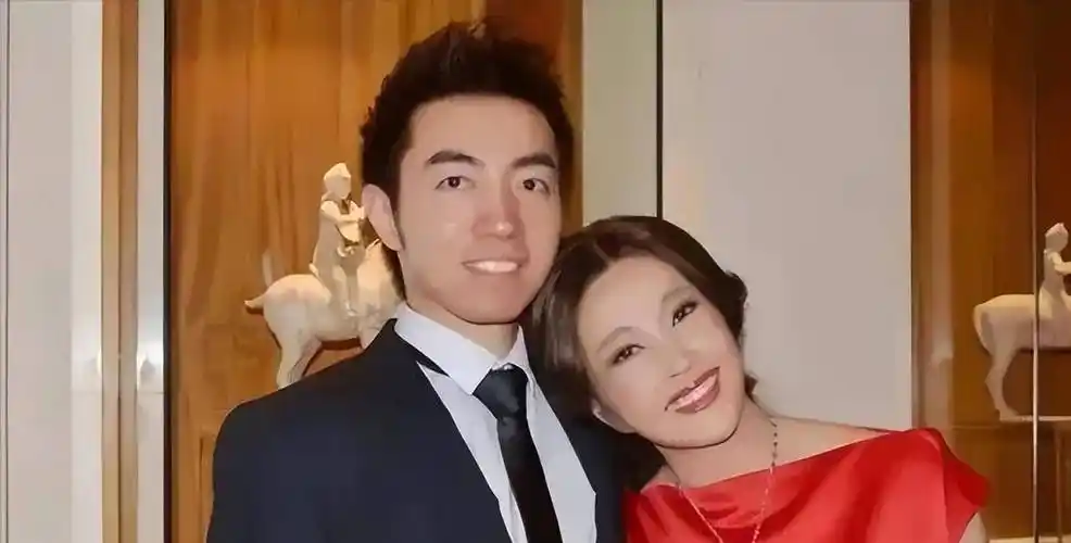 70岁刘晓庆迎来第二春!