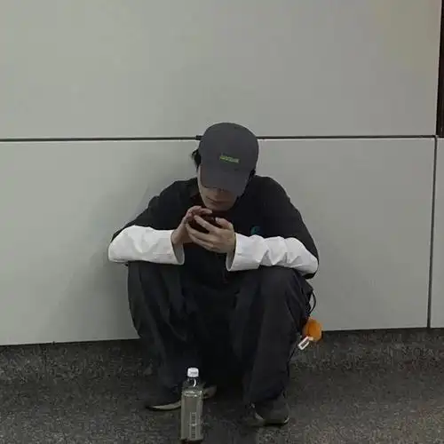 头像丨男生是跃入人海各有风雨灿烂