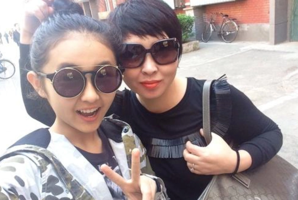 原创张子枫这个女人有点狠