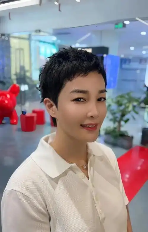 超短个性短发,经典百变波波头发型和修颜时尚锁骨发,无论是哪一种发型