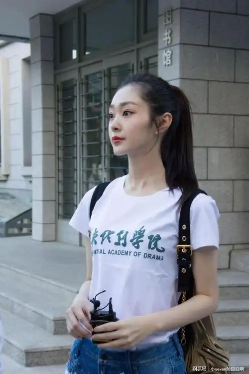 宋轶中学旧照再引热议,与现在颜值反差明显,网友:女大十八变