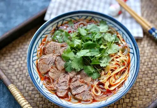 分享淮南牛肉粉丝汤做法,好吃没道理,一口鲜汤一口肉,超满足