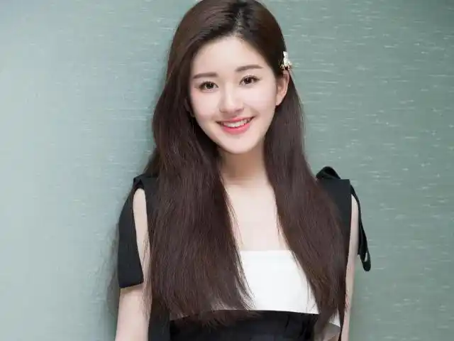 赵露思出道"试镜照"曝光,满脸青涩却又自信,这脸太真实!