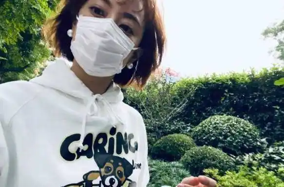 原创孙俪自爆邓超戴女士墨镜和帽子感慨还好穿不了我的鞋邓超我好帅