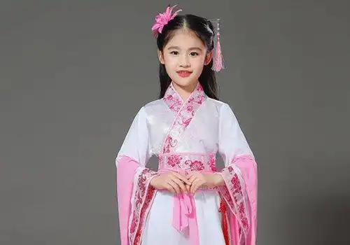 让小女孩的扎发公主头发型更加可爱了,发量多小女孩古装发型更好