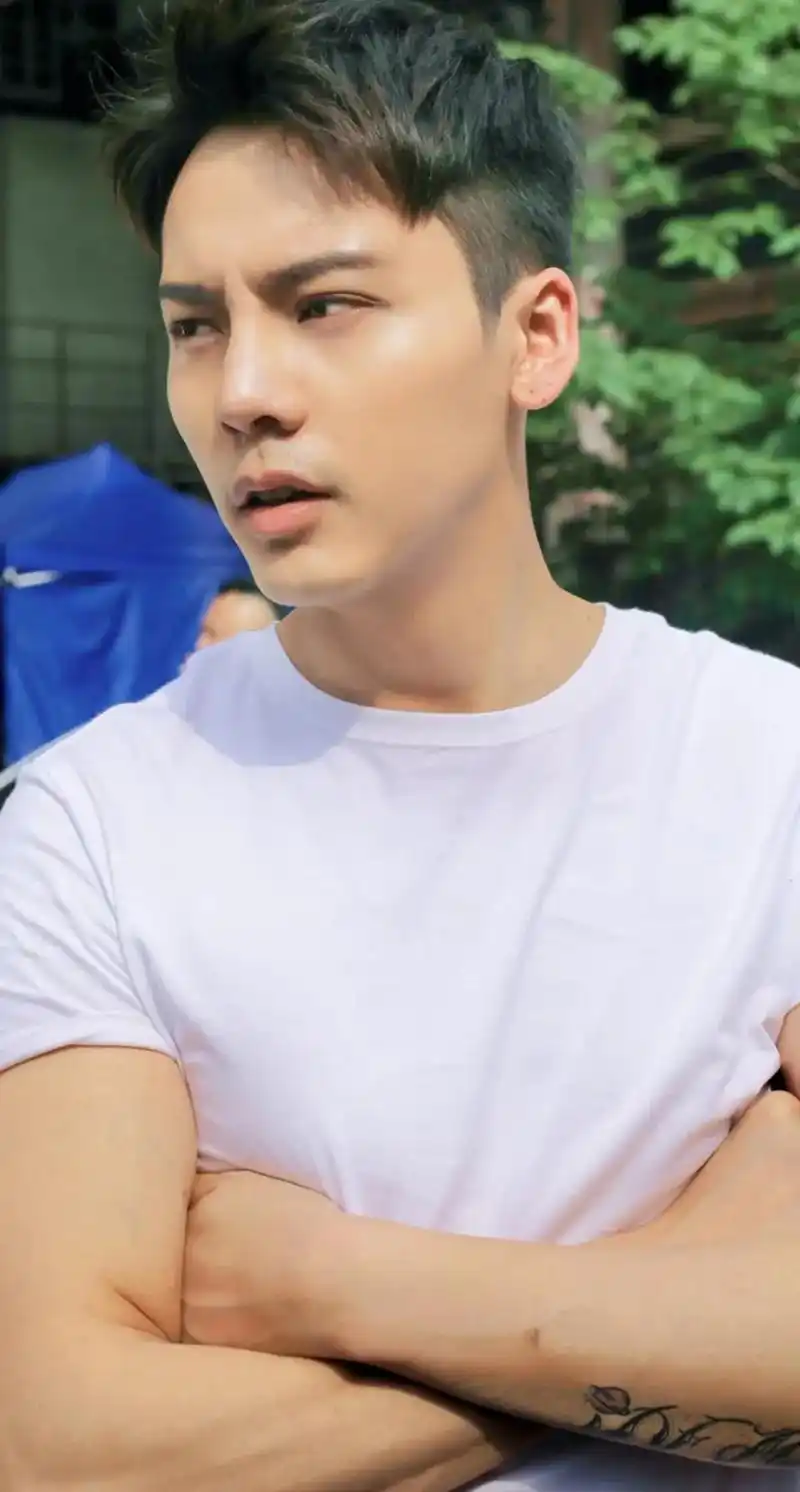 陈伟霆#这该死的魅力 #手机壁纸 - 抖音