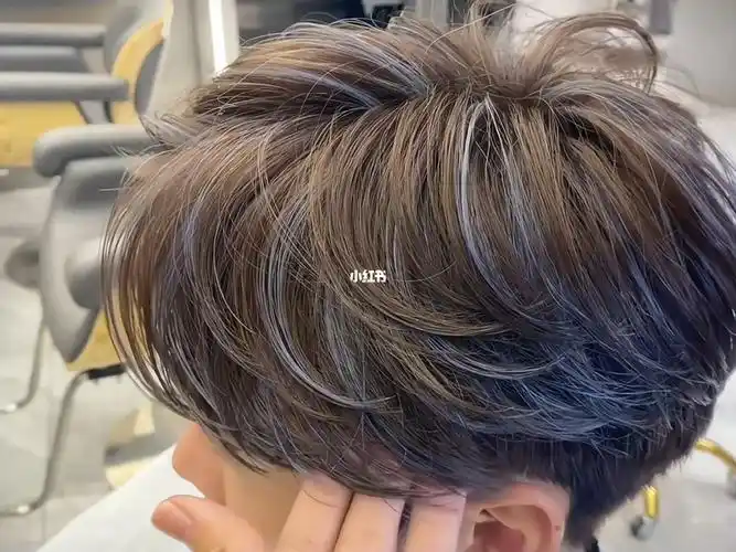 男生韩式纹理烫搭配个性蓝灰色挑染