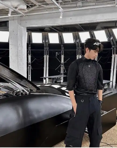 好酷的人好帅的车#蔡徐坤黑色特工造型##gentle monster x kun