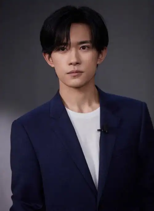 网曝易烊千玺父亲出事 名下公司被强制执行 牵扯388万合同纠纷