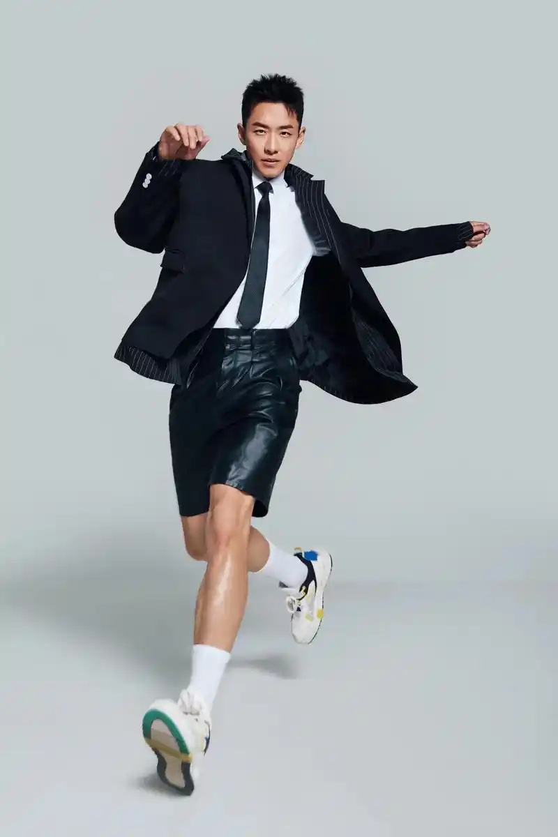 【米卡风尚】穿西装的体育系型男.杜维瀚,中国内地男演员,模特 - 抖音