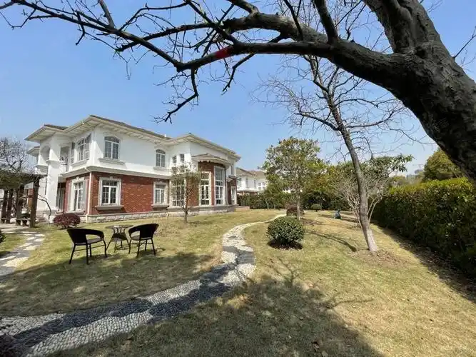 泰晤士小镇(别墅)6室4厅5卫433㎡南北2400万