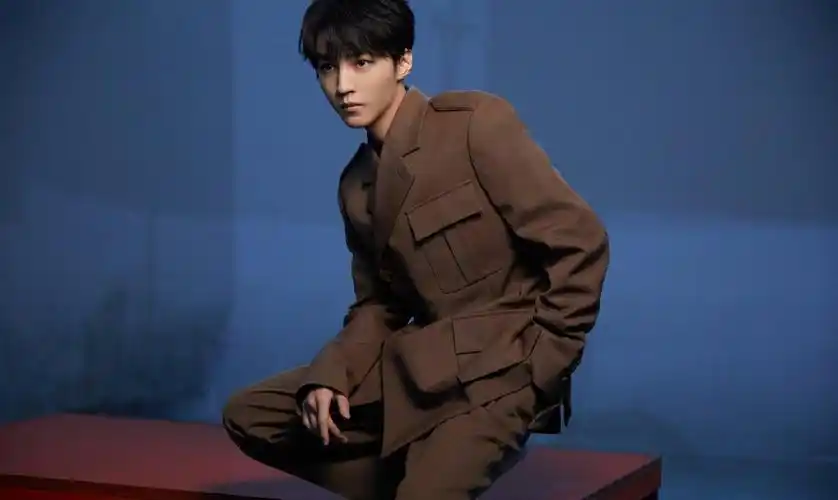 王俊凯为郭晓东新作品打call,称呼对方东哥,人缘真好