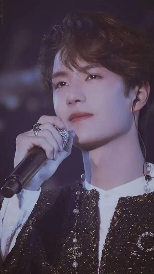 王一博帅炸合集图片/壁纸