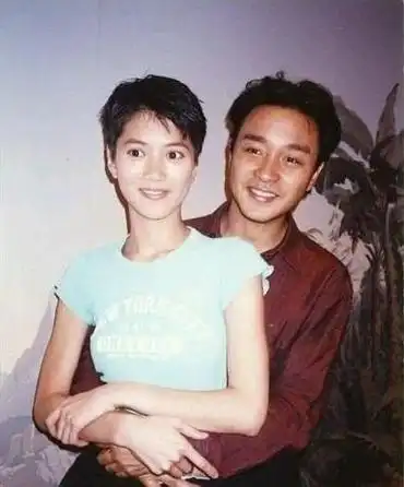 袁咏仪太长情了!连续12年为梅艳芳庆冥诞,对张国荣也是一样