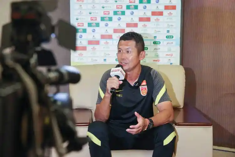 杨晨:我们挑选球员的时候主要有两个途径.