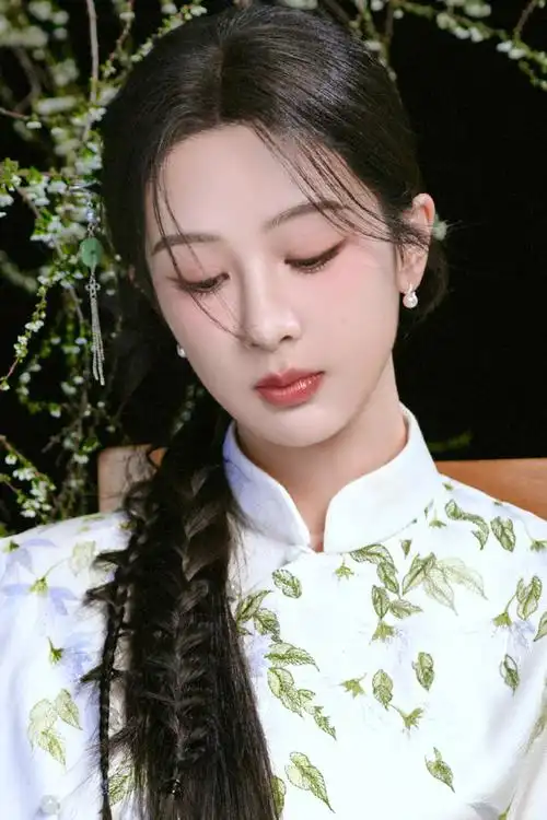 三寸盛京##杨紫##杨紫古韵旗袍##三寸盛京2024春夏静候风起大秀