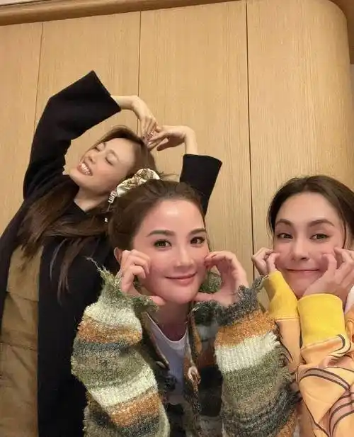 除了容祖儿与阿娇为阿sa庆生外,歌手杨丞琳也在21日早间晒出合照,为