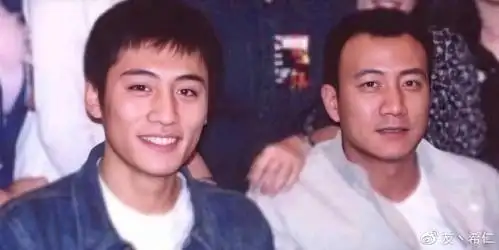 刘烨胡军时隔20年再合作,二人同框却分开站,刘烨的眼神成亮点