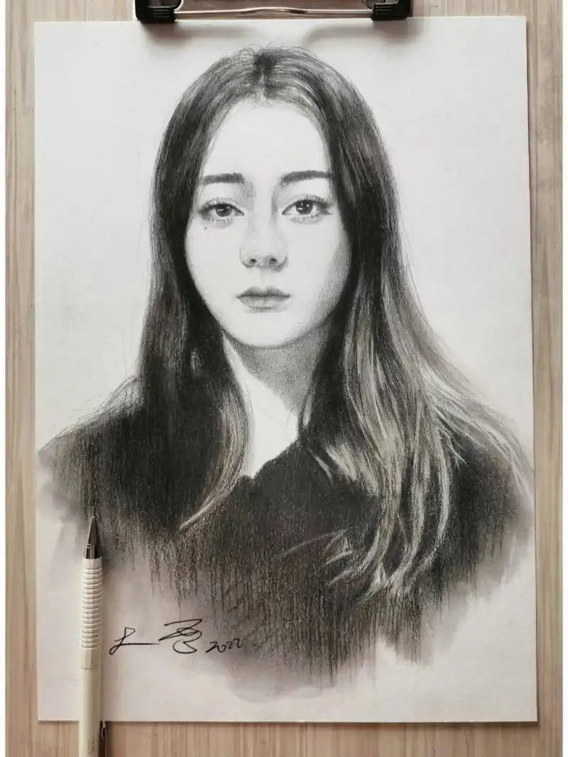 干货|73正面迪丽热巴(附线稿) 画幅尺寸:a4 	 绘画工具:色粉(碳粉)