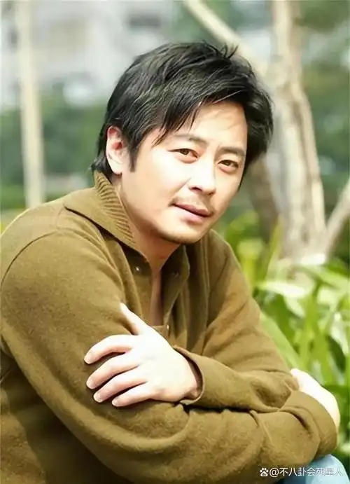 说起歌手王杰,可能大家都不知道他是谁,但是在香港四大天王还没火起来