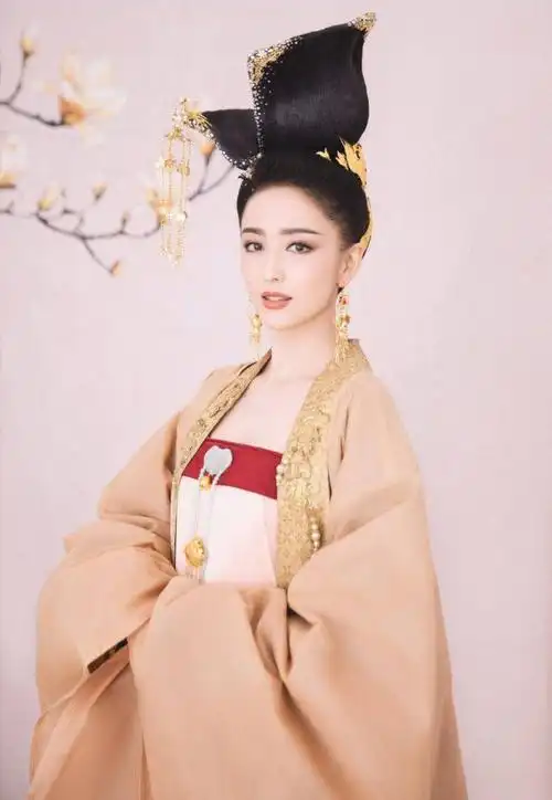 古力娜扎穿唐装演绎华服之美高髻美簪轻歌艳舞重回唐朝梦