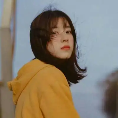 简单头像干净气质女生图片美丽女生真人高清微信头像图片大全