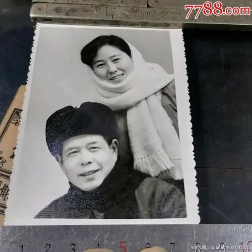 一张七十年代军人家庭夫妻照片_老照片_第1张_7788字画网