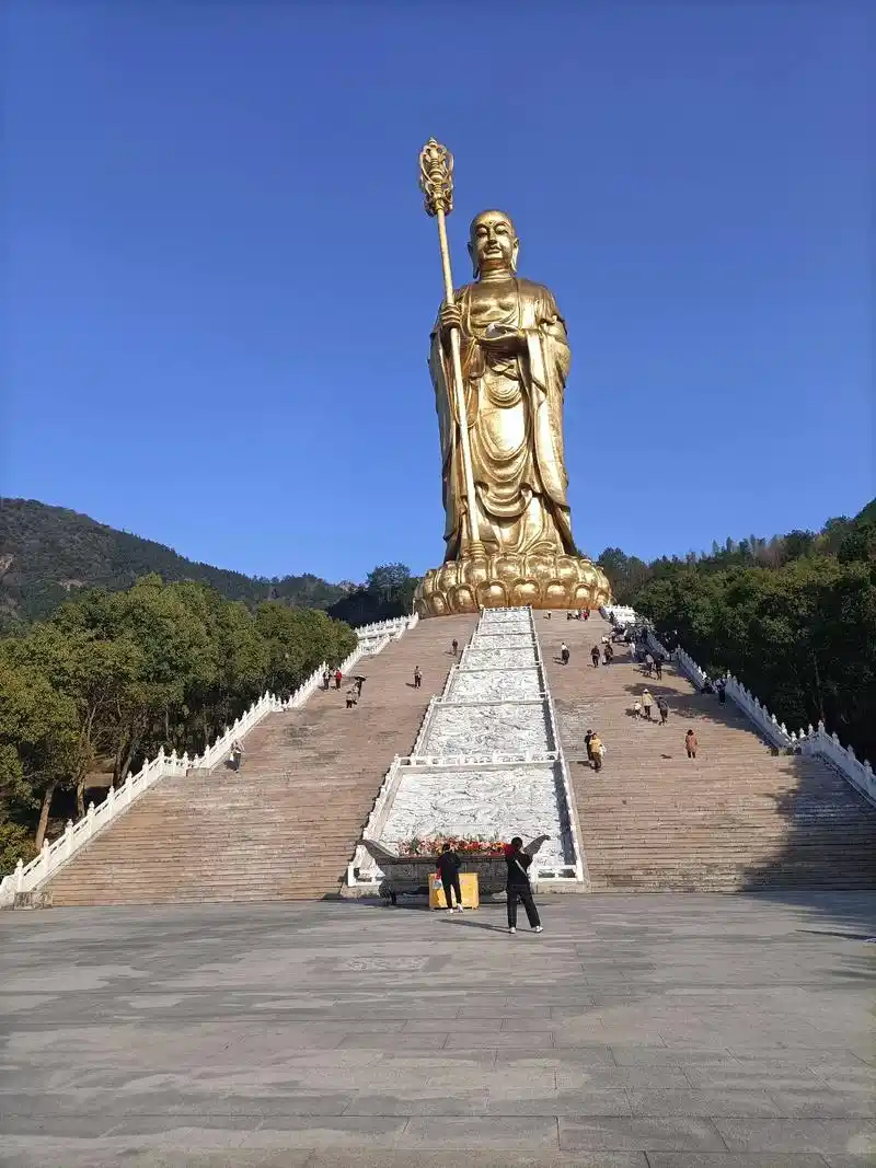 九华山地藏王菩萨高99米 - 抖音