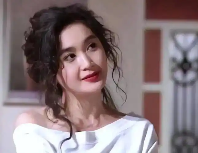 温碧霞:17岁为艺术献身被骂,34岁嫁入豪门至今未孕