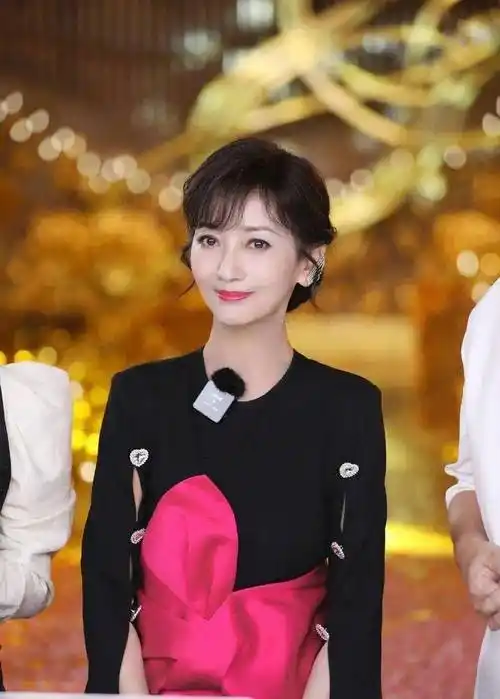 赵雅芝不把自己当老人!