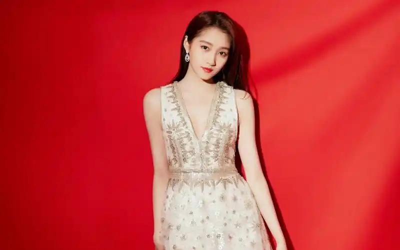 关晓彤性感长裙图片壁纸18